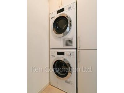 Washer-Dryer ※Photo of the same layout on 47 floor. Decoration and fixture may differ.
