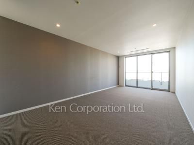 Master Bedroom ※Photo of the same layout on 47 floor. Decoration and fixture may differ.