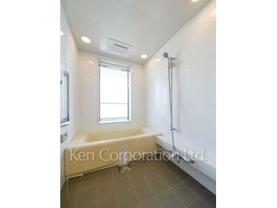 Bath ※Photo of the same layout on 47 floor. Decoration and fixture may differ.