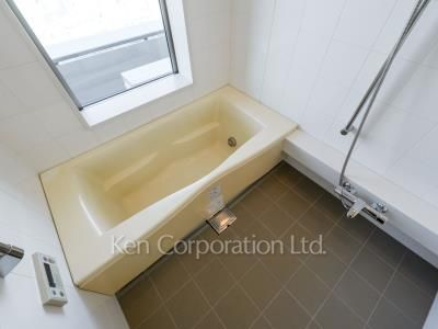 Bath ※Photo of the same layout on 47 floor. Decoration and fixture may differ.