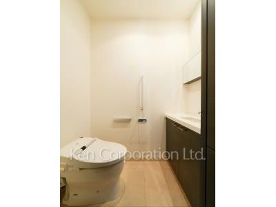 Lavatory ※Photo of the same layout on 47 floor. Decoration and fixture may differ.