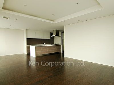Living-Dining ※Photo of the same layout on 40 floor. Decoration and fixture may differ.