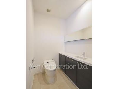 Lavatory ※Photo of the same layout on 42 floor. Decoration and fixture may differ.