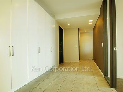 Entrance ※Photo of the same layout on 40 floor. Decoration and fixture may differ.