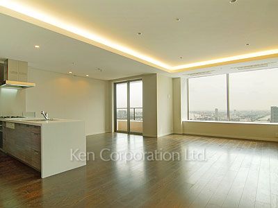 Living-Dining ※Photo of the same layout on 40 floor. Decoration and fixture may differ.