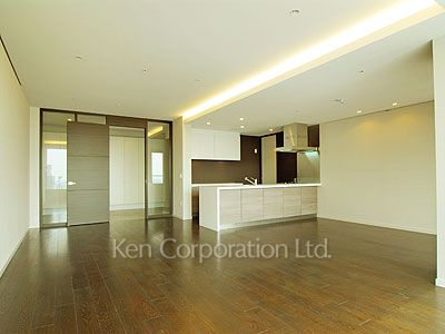 Living-Dining ※Photo of the same layout on 40 floor. Decoration and fixture may differ.