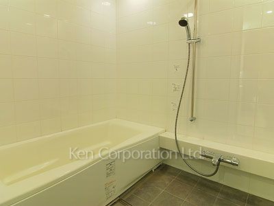 Bath ※Photo of the same layout on 40 floor. Decoration and fixture may differ.
