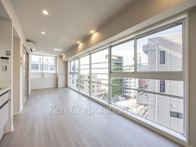 Living-Dining ※Photo of the same layout on 8 floor. Decoration and fixture may differ.