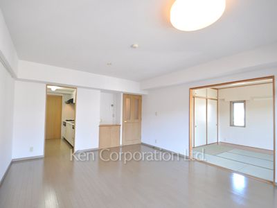 Living-Dining ※Photo of the same layout on 3 floor. Decoration and fixture may differ.