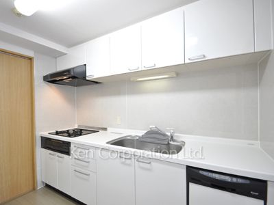 Kitchen ※Photo of the same layout on 3 floor. Decoration and fixture may differ.