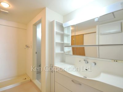 Powder Room ※Photo of the same layout on 3 floor. Decoration and fixture may differ.