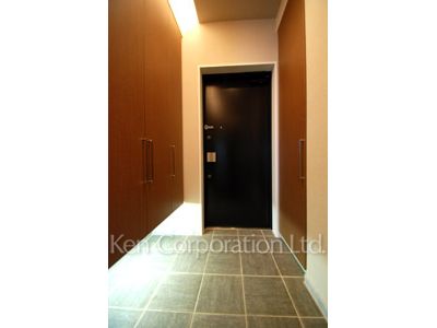 Entrance ※Photo of the same layout on 12 floor. Decoration and fixture may differ.