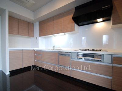 Kitchen ※Photo of the same layout on 12 floor. Decoration and fixture may differ.