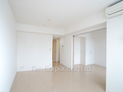 Living-Dining ※Photo of the same layout on 9 floor. Decoration and fixture may differ.