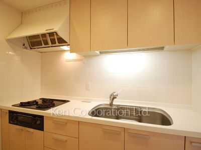 Kitchen ※Photo of the same layout on 9 floor. Decoration and fixture may differ.