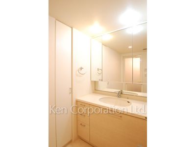 Powder Room ※Photo of the same layout on 9 floor. Decoration and fixture may differ.