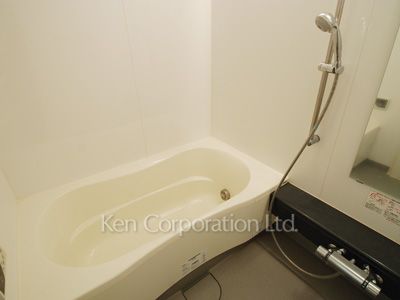 Bath ※Photo of the same layout on 9 floor. Decoration and fixture may differ.