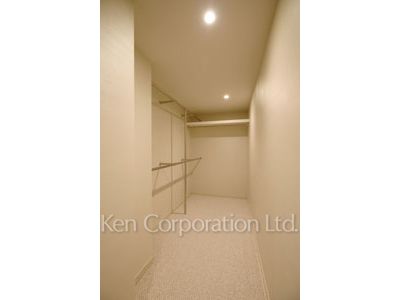 Walk-In Closet ※Photo of the same layout on 4 floor. Decoration and fixture may differ.