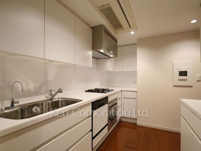 Kitchen ※Photo of the same layout on 4 floor. Decoration and fixture may differ.