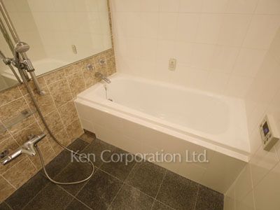 Bath ※Photo of the same layout on 4 floor. Decoration and fixture may differ.