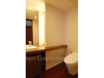 Lavatory ※Photo of the same layout on 3 floor. Decoration and fixture may differ.