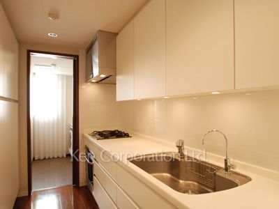 Kitchen ※Photo of the same layout on 3 floor. Decoration and fixture may differ.