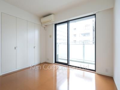 Master Bedroom ※Photo of the same layout on 3 floor. Decoration and fixture may differ.