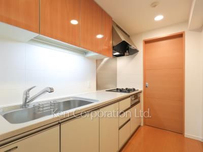 Kitchen ※Photo of the same layout on 3 floor. Decoration and fixture may differ.