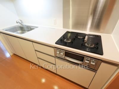 Kitchen ※Photo of the same layout on 3 floor. Decoration and fixture may differ.