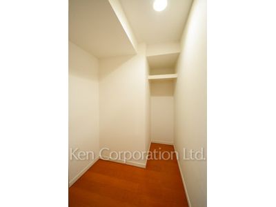 Walk-In Closet ※Photo of the same layout on 8 floor. Decoration and fixture may differ.