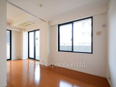 Bedroom ※Photo of the same layout on 8 floor. Decoration and fixture may differ.