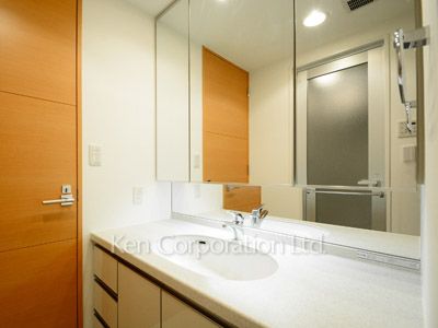 Powder Room ※Photo of the same layout on 8 floor. Decoration and fixture may differ.