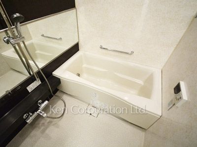 Bath ※Photo of the same layout on 8 floor. Decoration and fixture may differ.