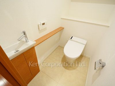 Lavatory ※Photo of the same layout on 8 floor. Decoration and fixture may differ.
