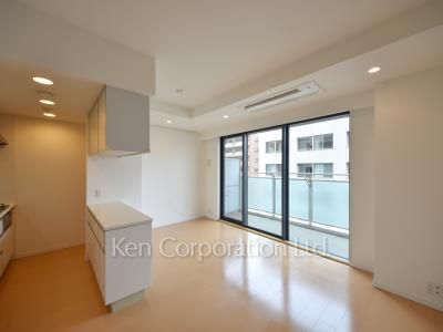 Living-Dining ※Photo of the same layout on 8 floor. Decoration and fixture may differ.
