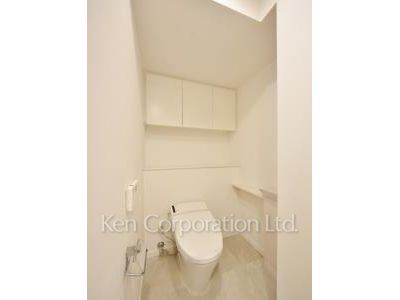 Lavatory ※Photo of the same layout on 8 floor. Decoration and fixture may differ.
