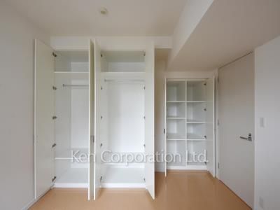 Closet ※Photo of the same layout on 8 floor. Decoration and fixture may differ.