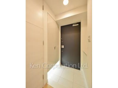 Entrance ※Photo of the same layout on 8 floor. Decoration and fixture may differ.