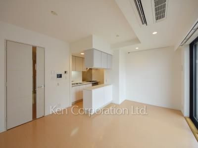 Living-Dining ※Photo of the same layout on 8 floor. Decoration and fixture may differ.