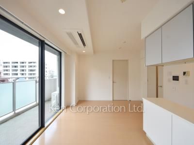 Living-Dining ※Photo of the same layout on 8 floor. Decoration and fixture may differ.