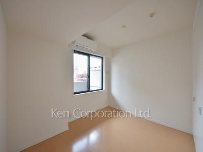 Bedroom ※Photo of the same layout on 8 floor. Decoration and fixture may differ.