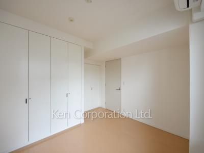 Bedroom ※Photo of the same layout on 8 floor. Decoration and fixture may differ.