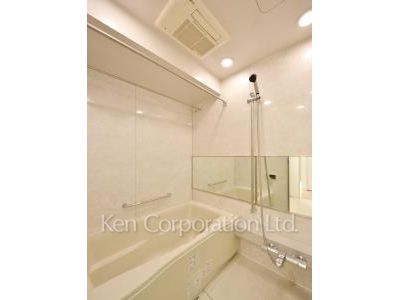 Bath ※Photo of the same layout on 8 floor. Decoration and fixture may differ.