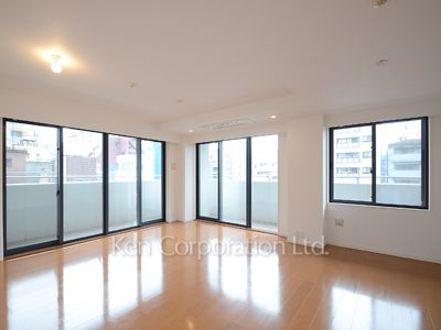 Living-Dining ※Photo of the same layout on 5 floor. Decoration and fixture may differ.