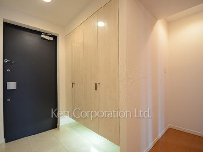 Entrance ※Photo of the same layout on 5 floor. Decoration and fixture may differ.