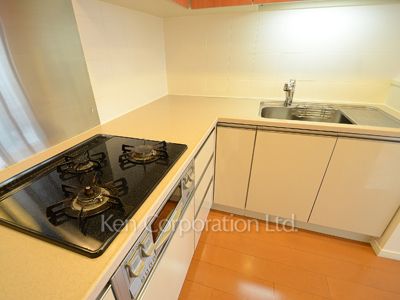 Kitchen ※Photo of the same layout on 5 floor. Decoration and fixture may differ.
