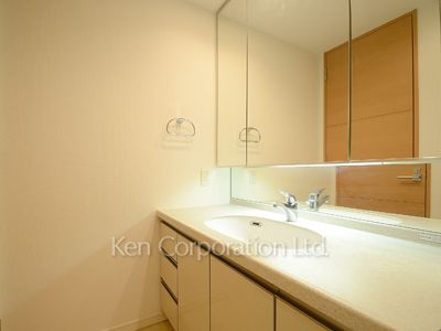 Powder Room ※Photo of the same layout on 5 floor. Decoration and fixture may differ.