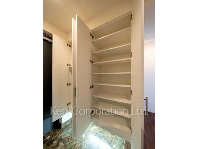 Shoes Closet