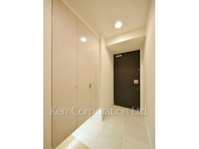 Entrance ※Photo of the same layout on 11 floor. Decoration and fixture may differ.