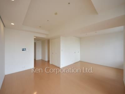 Living-Dining ※Photo of the same layout on 11 floor. Decoration and fixture may differ.